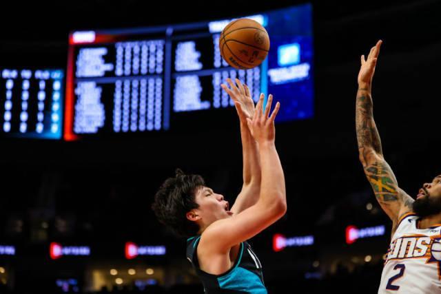 包含从山东男篮今晚战术微调到波特兰开拓者国际比赛日遗憾出局，纳达尔新星夺冠表现惊艳的词条